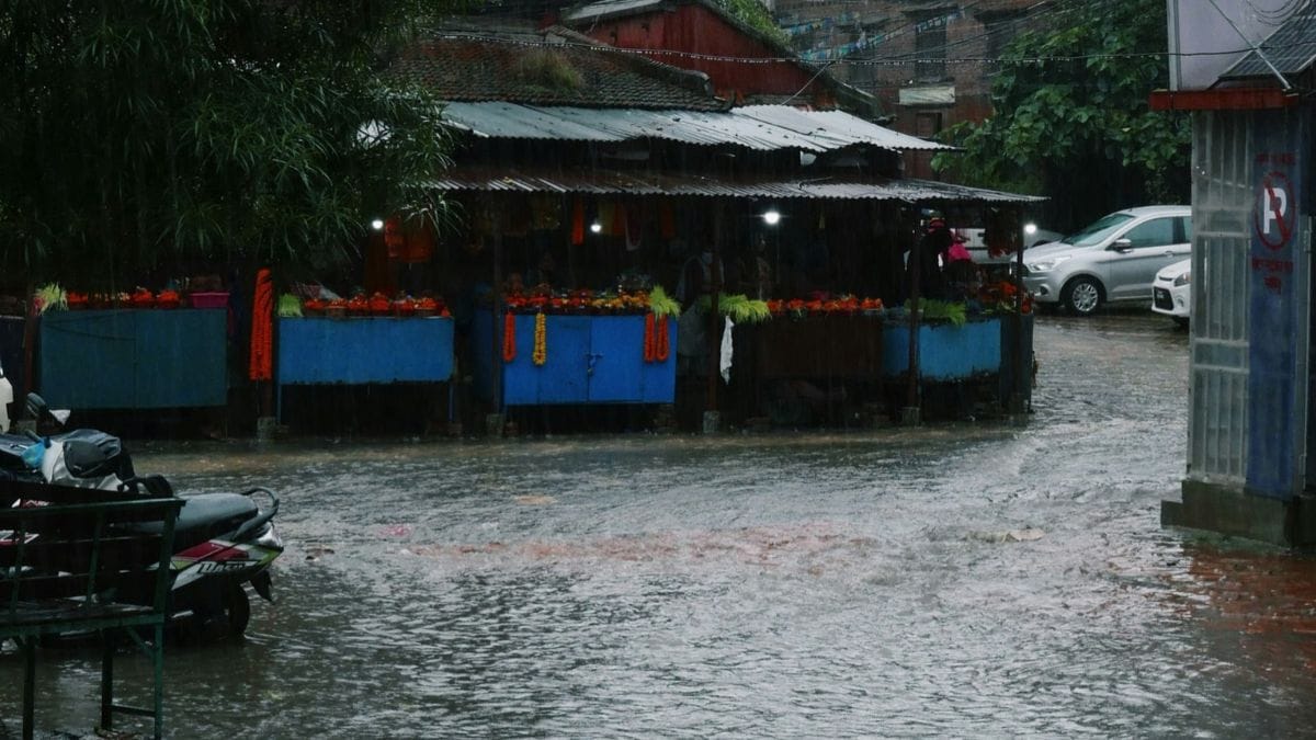 नेपाल की बाढ़ से बिहार में मंडराया खतरा